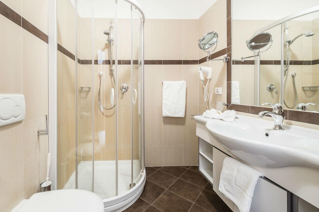 Residenze Mathilda Hotel Silandro Luaran gambar